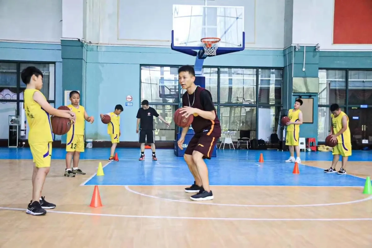 哪里能找到义务篮球教练指导